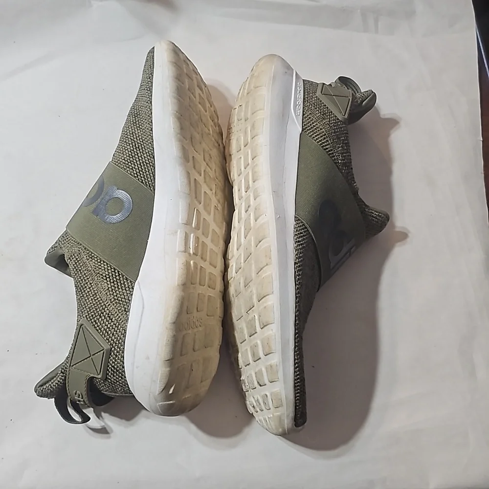Adidas Slip-ons Sneakers 👟